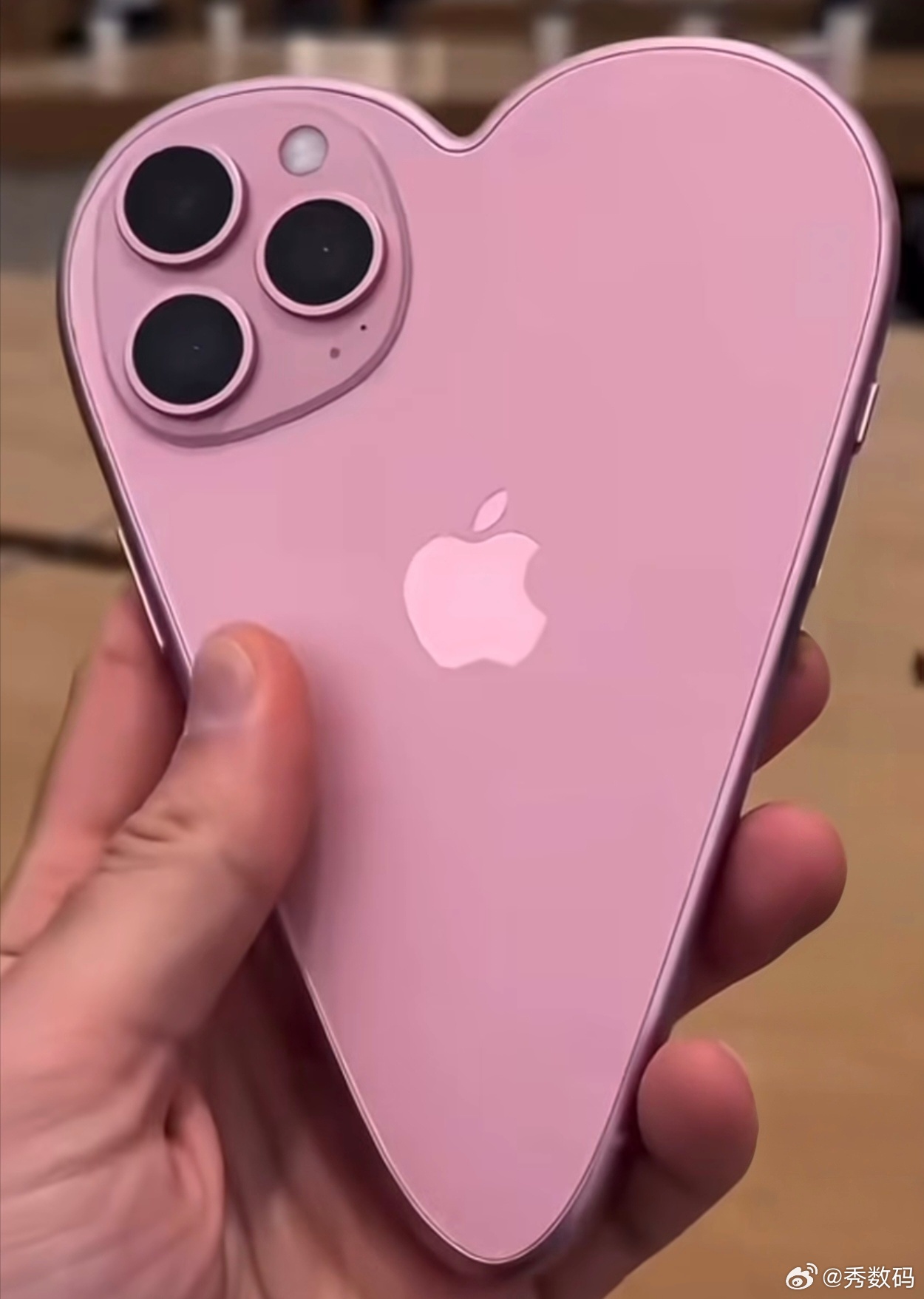 在网上看到的心形iPhone还挺好看，女孩子应该会很喜欢吧？