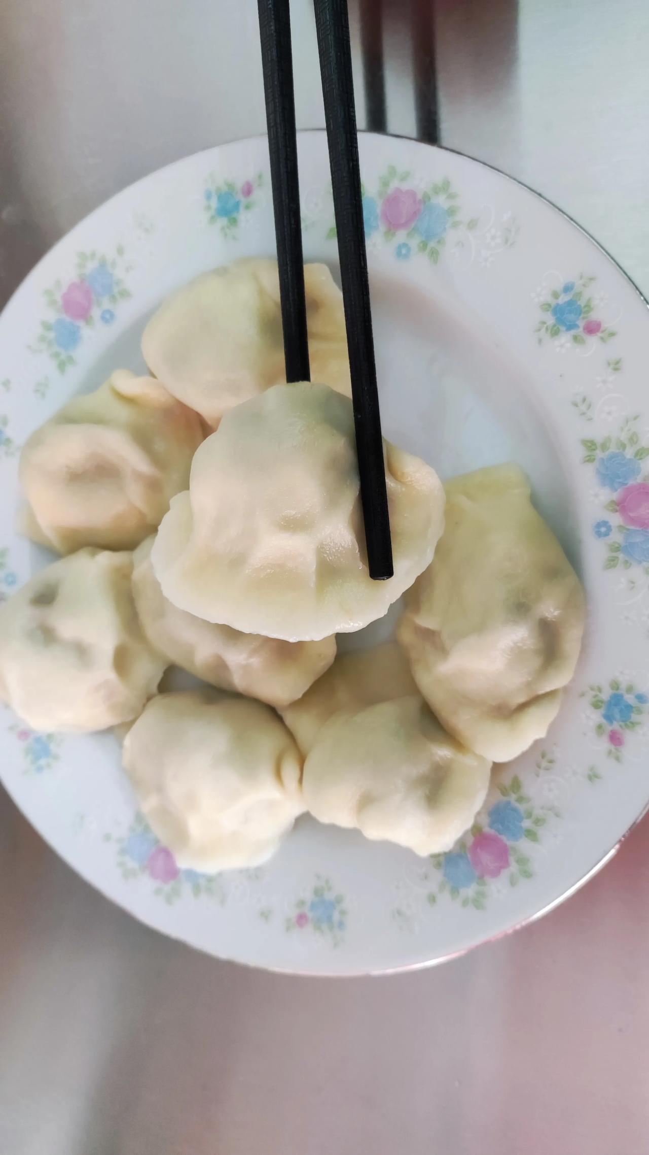 想做私厨饺子，一定要学会这样包饺子

1，手工擀饺子皮更好吃，更有卖点，4杖饺子
