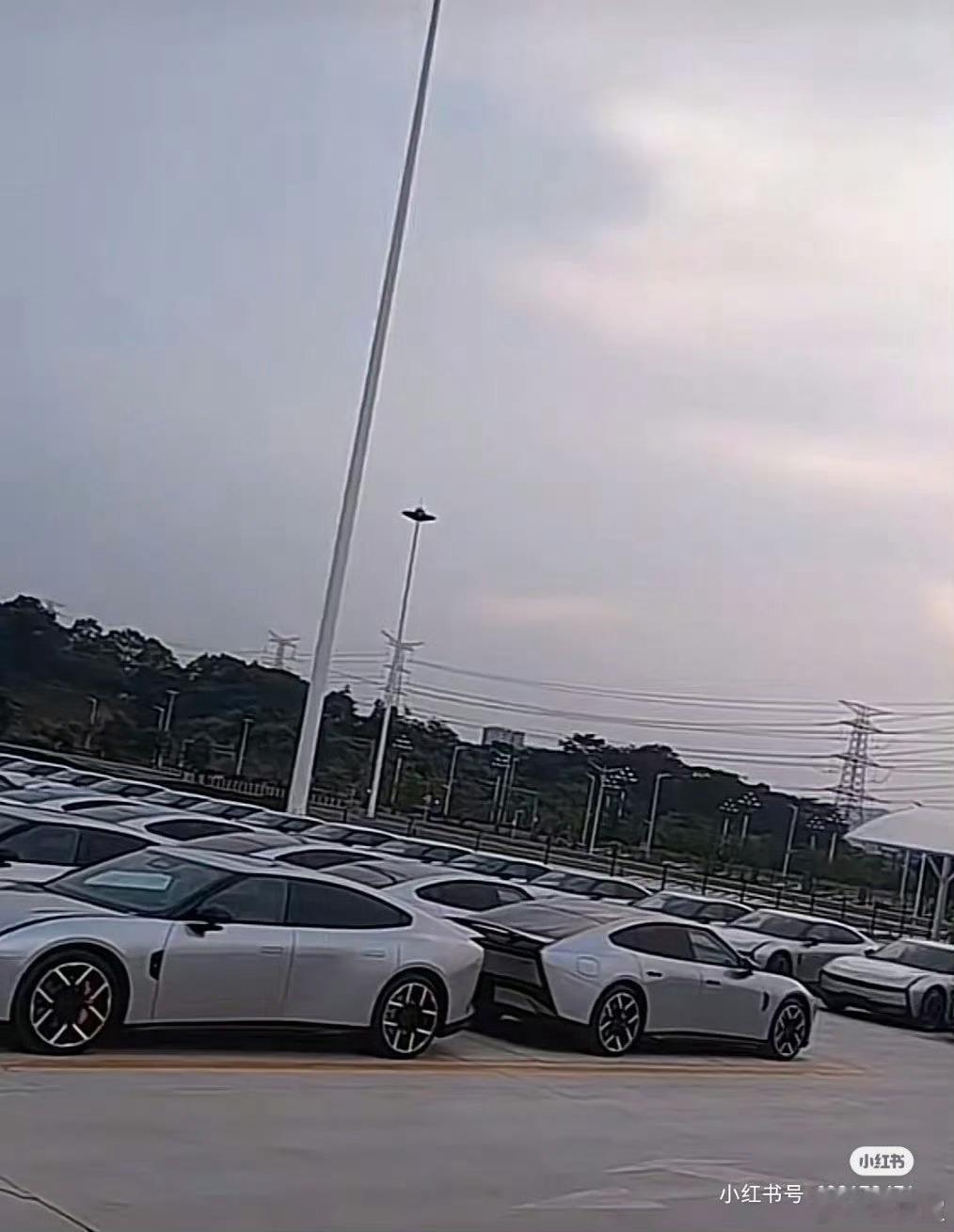 你切记，小鹏新车的颜值会随着上市临近而不断提高，最终在展车进店时呈现完全体。想买