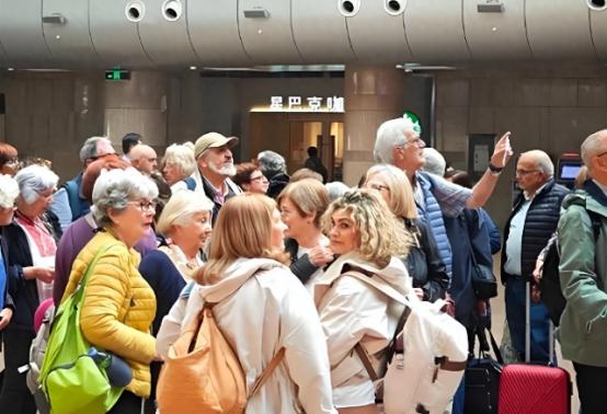 太反常了！中国人忙着过年，激动的却是外国人！美国，日本，韩国等西方媒体惊奇地发现