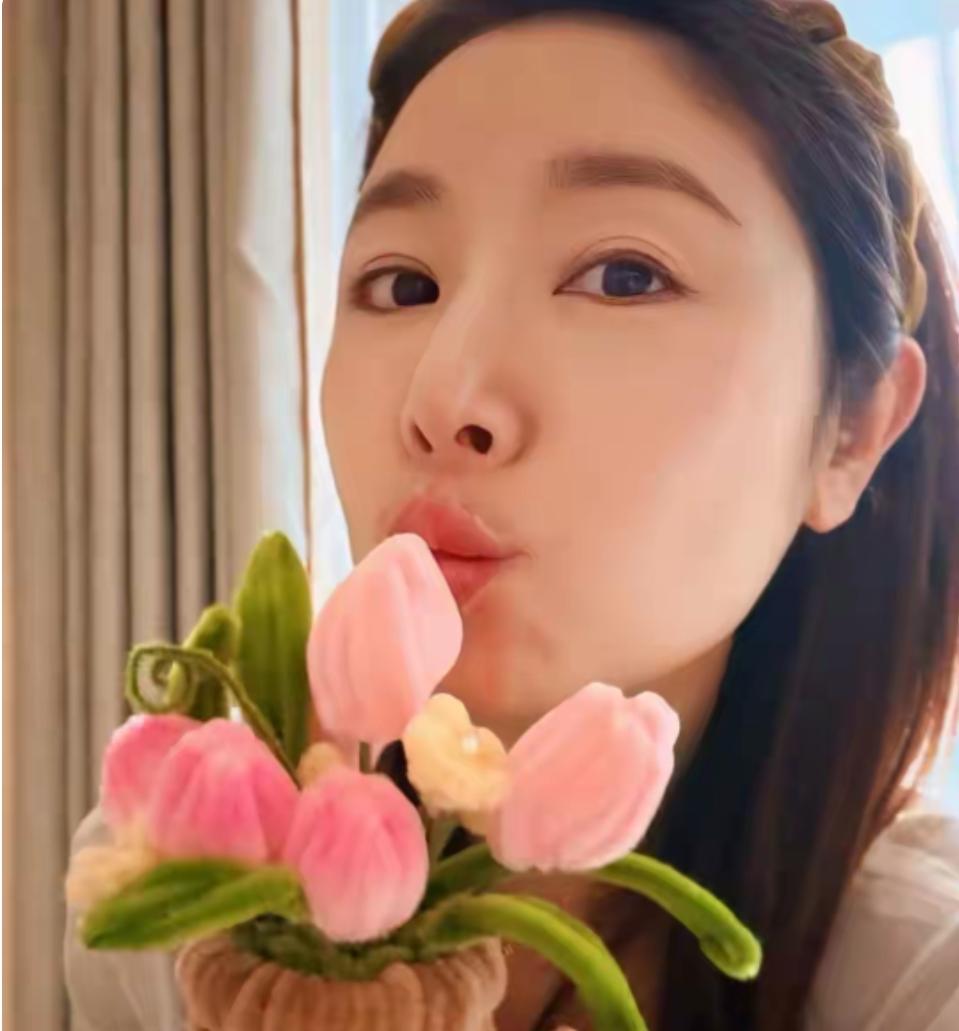 林心如晒女儿的母亲节礼物，小海豚用心准备惊喜，表白妈妈好有爱
娱乐