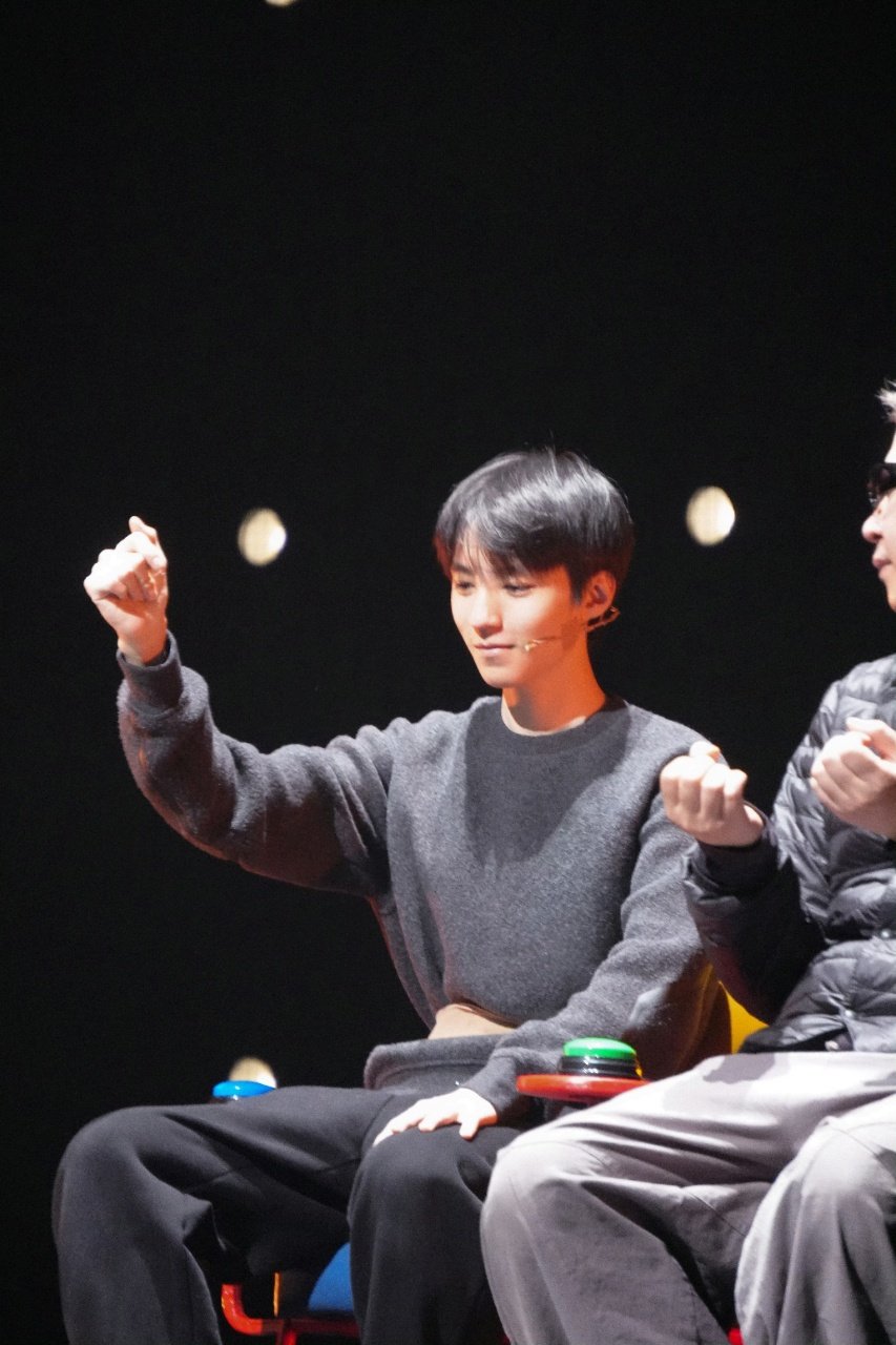 王俊凯提前预演着改变世界的决心 王俊凯话剧素颜排练照 王俊凯提前预演着「改变世界