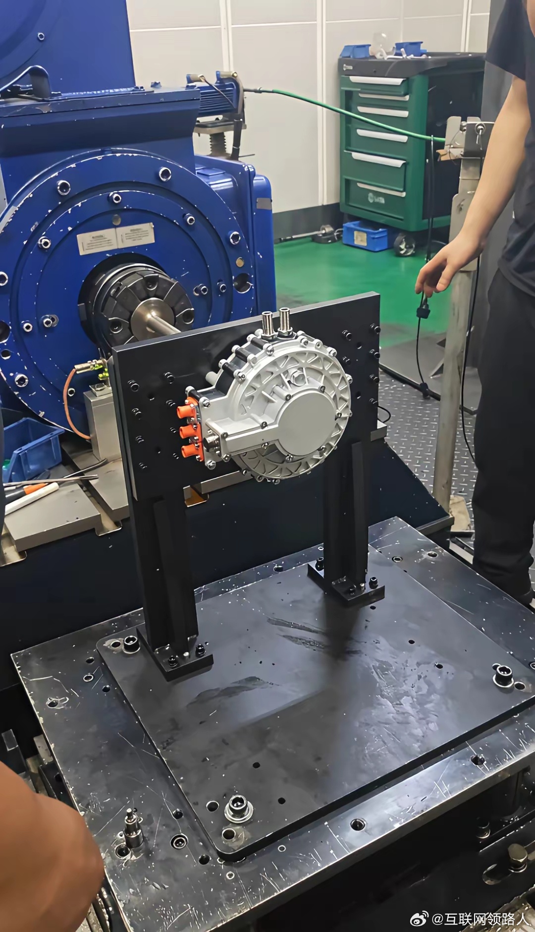张雪机车展示自研8KG、50KW大功率电机！张雪：我们成功研发出直径200毫米、