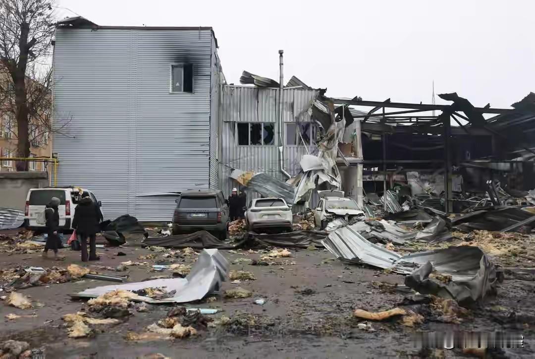 北约这波亏大了，数百专家藏身乌军基地，俄军火力劈头盖脸砸下来