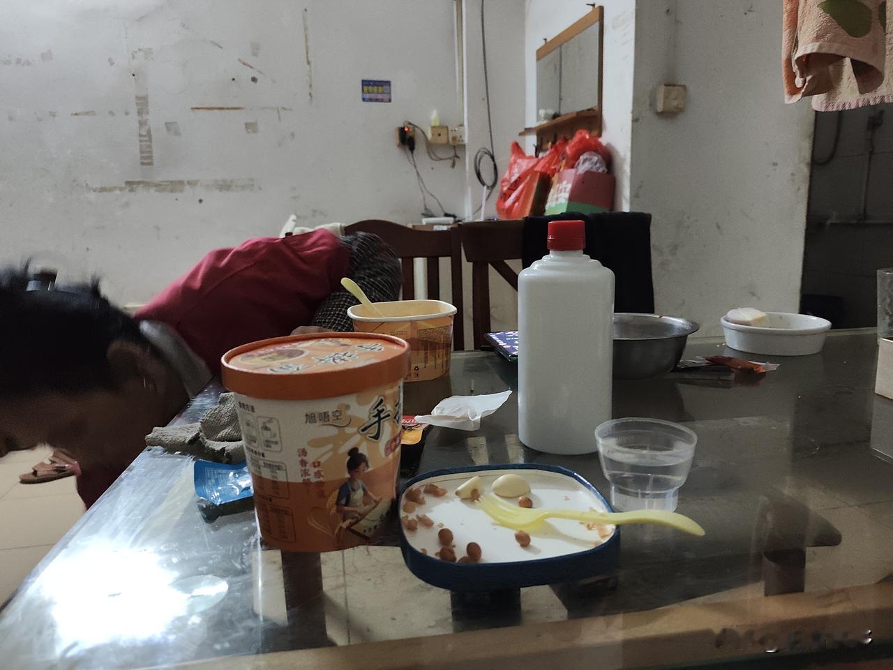 冬日生活打卡季2026年元月20日22点下班了，我和老婆吃的是晚饭也是夜宵，就是