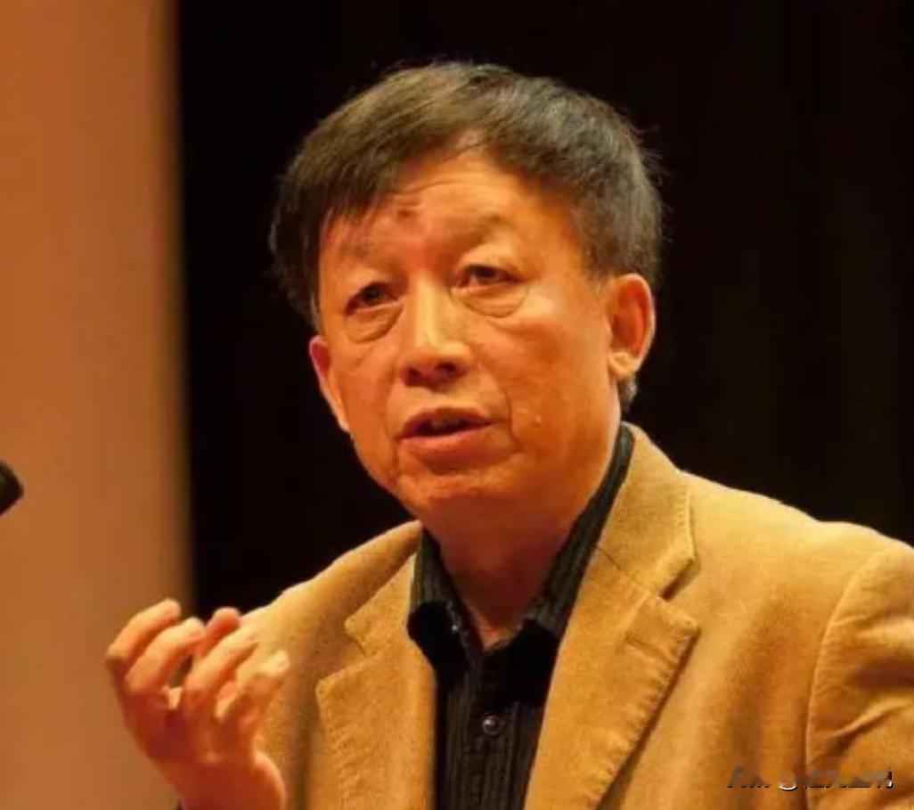一天，易中天在厦大上课时，一名女生突然站起来冲他大喊:“易老师，我想嫁给你！”易