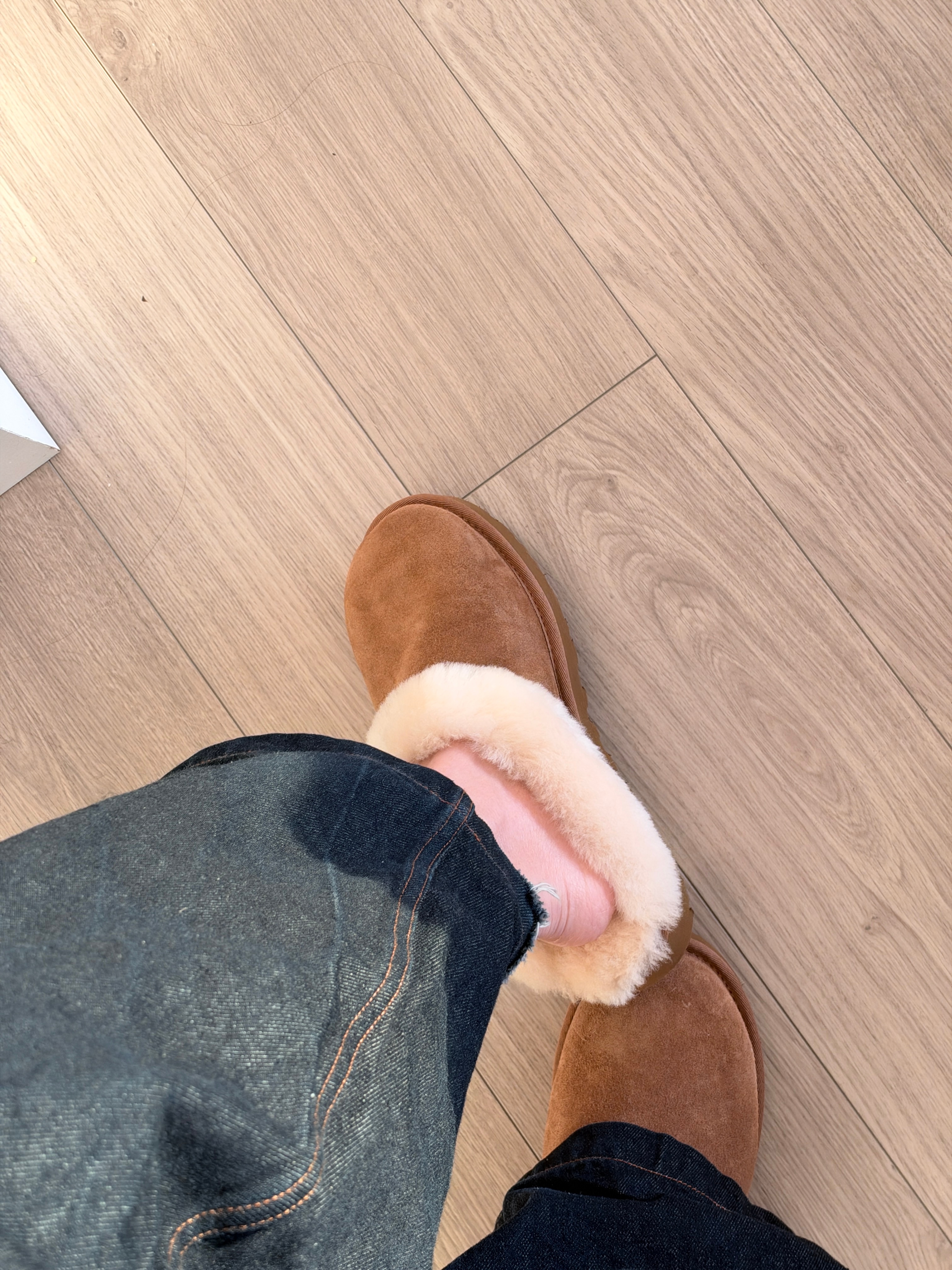 十月份了 ugg已严肃焊脚上 脚太凉了 ​​​