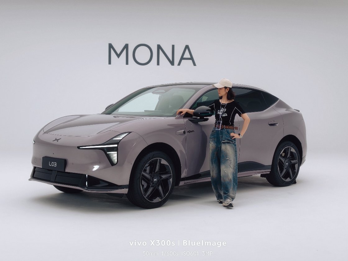 蹭拍一波小鹏 MONA L03，这车是真喜欢，太好看了..！ 