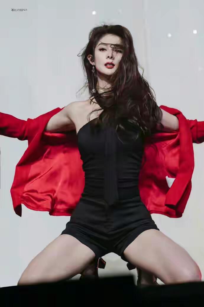 傅菁红衣热舞，这谁顶得住！ 