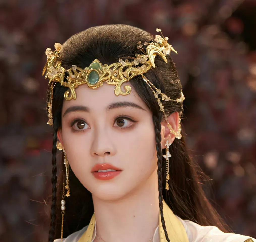 好好的美女被弄成这样子，这么廉价的头套，剧组是没钱了吗[捂脸]