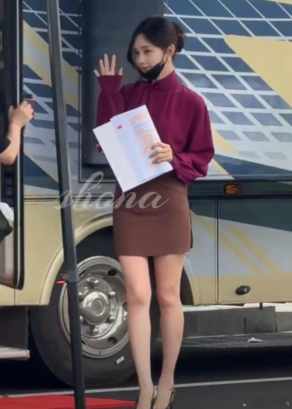 李一桐美人余上班路透李一桐美人余上班李一桐美人余上班路透，妈妈是一种感觉，[偷笑