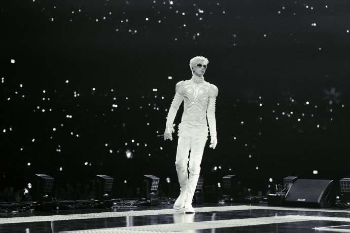 王鹤棣回溯流光之夜 王鹤棣回溯流光之夜，王鹤棣演唱会舞台照 