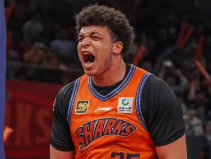 洛夫顿：上海市中心的气氛太疯狂了，上海的粉丝们我回来了