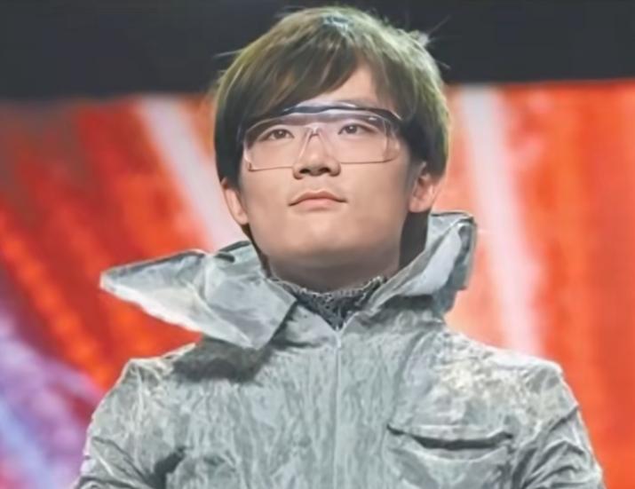 能让马斯克震惊的中国90后年轻人，一定非卢驭龙莫属！
这位高中学历的年轻人，带着