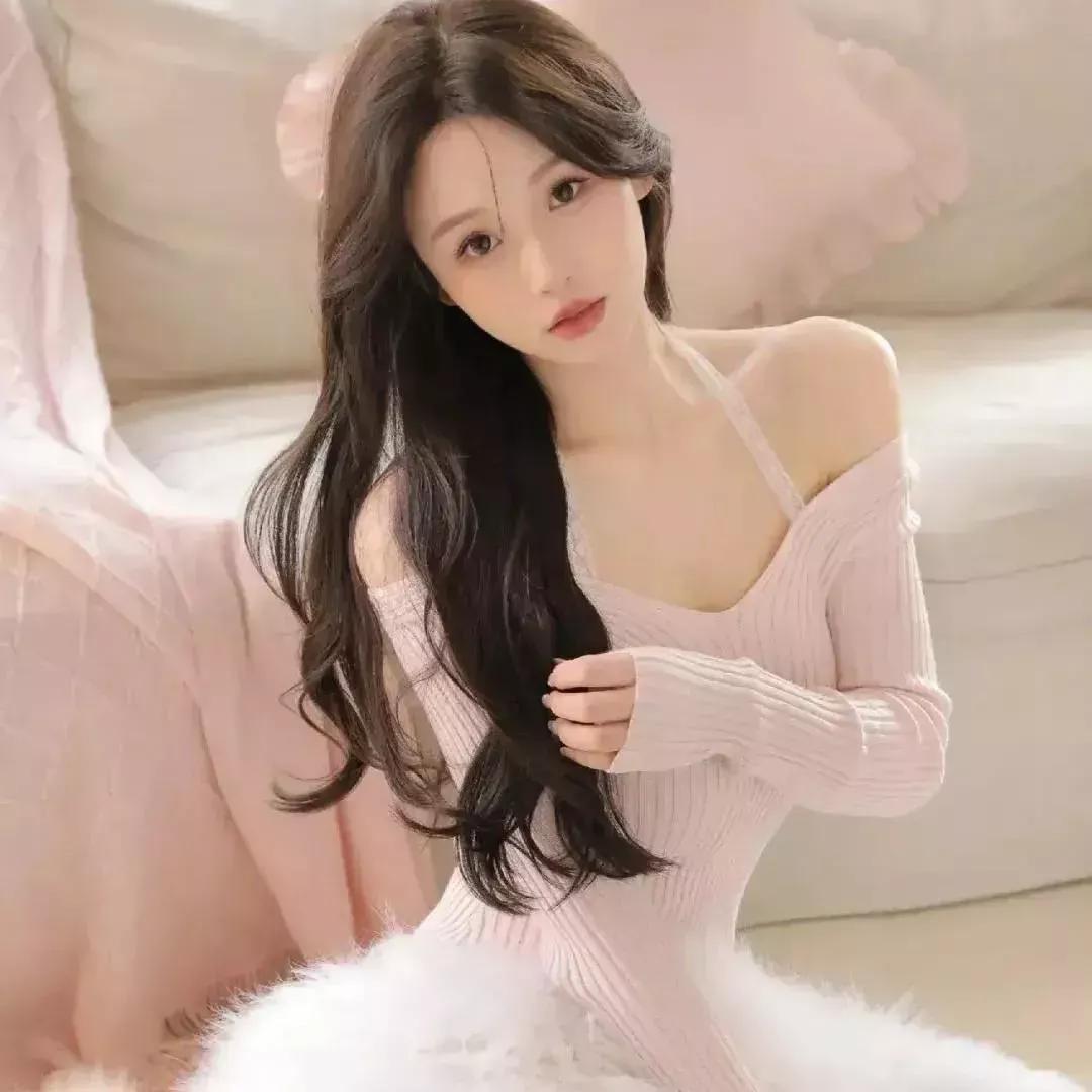 柔美粉调少女，梦幻轻纱裙摆，浪漫氛围满满。梦幻少女风 紫裙花漾少女 粉裙仙女 温