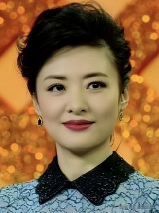 央视四位女主持各绽光华：董卿温润知性，李思思端丽古典，马凡舒飒爽鲜活，王冰冰清甜