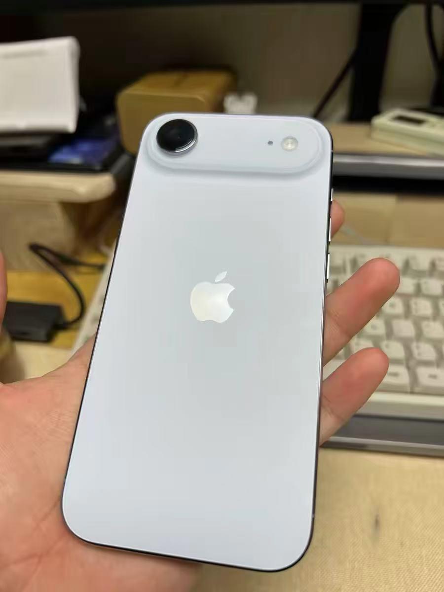 大家都在吐槽，但我觉得iPhone Air还不错呀...

说出来你们可能不信