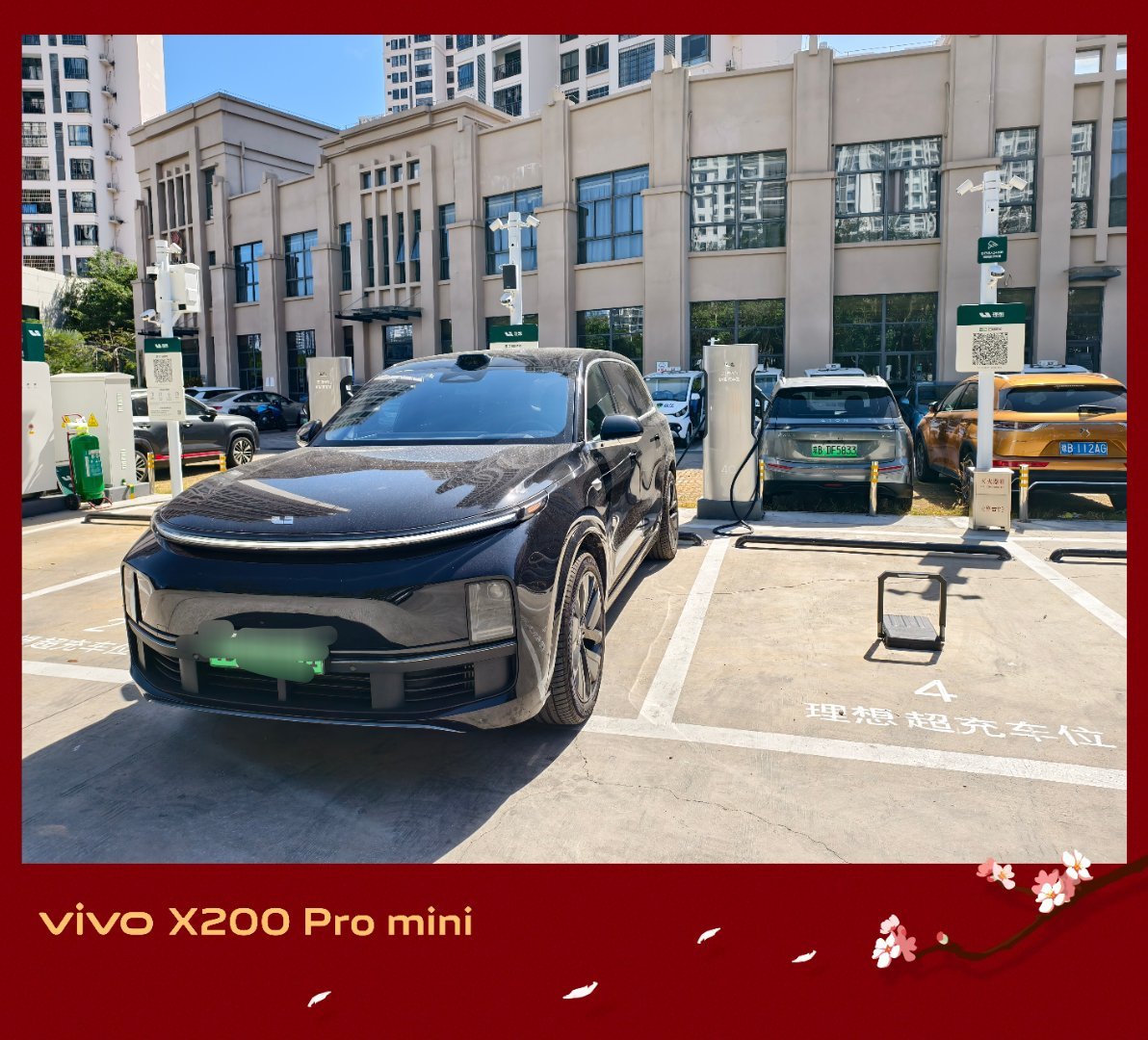 充电享受快乐时光，追个《三叉戟2》该说不说，理想的充电站在家楼下就有～简直太方便