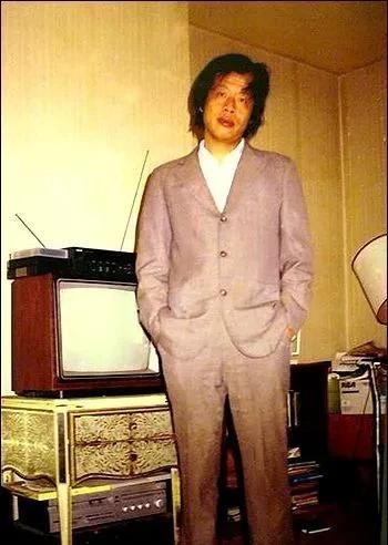 在那个年代，许多人还不知道王小波这个名字，可他已经用笔触搅动了文学界的平静。19