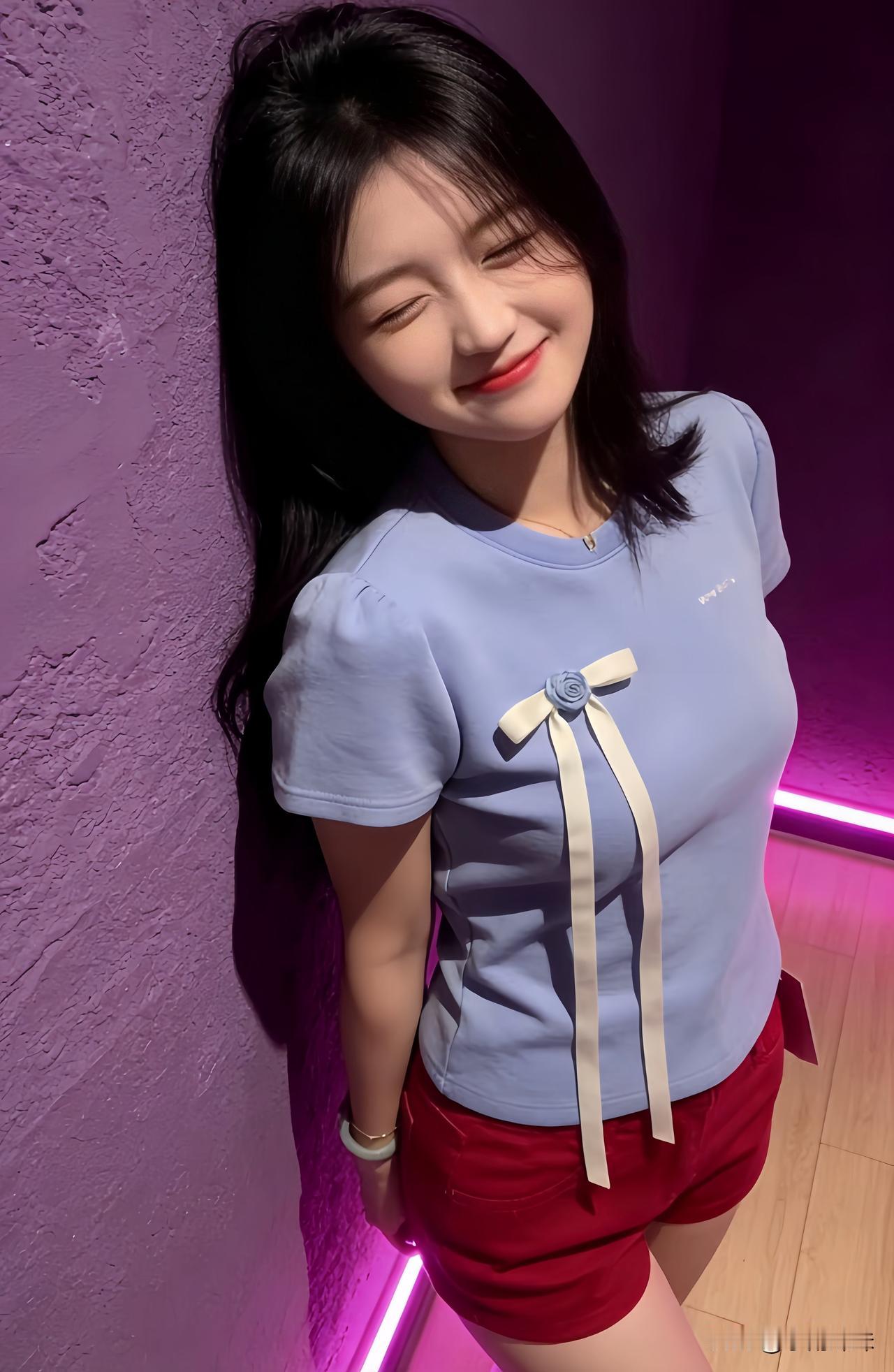 你变得美好，并非为了取悦他人，而是当站在镜子前，眼底的自信与周身的光彩，能让自己