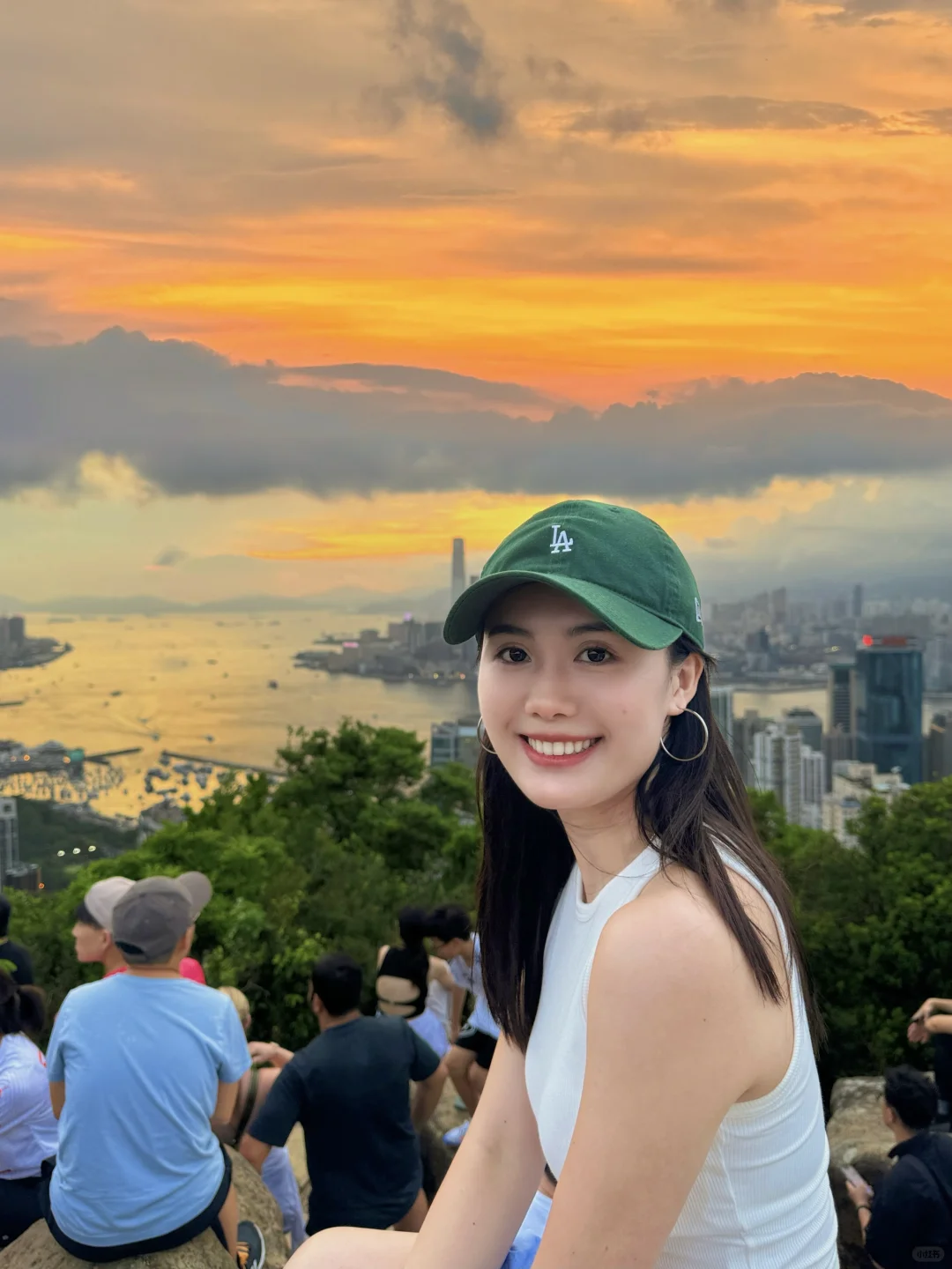 在香港一定要體驗山頂俯瞰夜景🇭🇰紅香爐峰