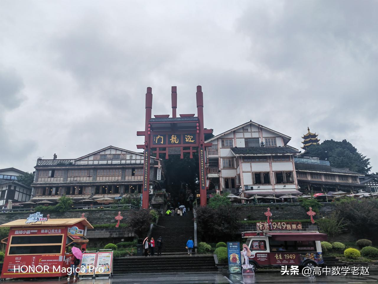 高考后给学生买手机要量力而行
        很多学生高考结束后都要求家长给买新