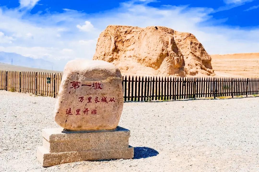 明代万里长城第一墩，位于嘉峪关西长城最南端，是嘉峪关西长城最南端的一座墩台，也是
