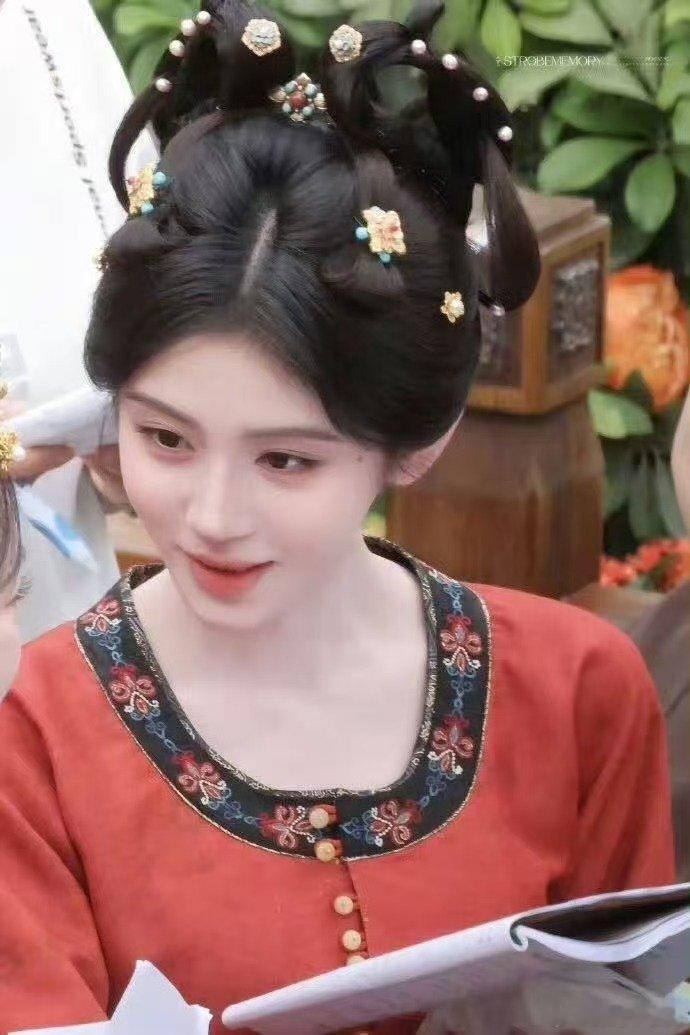 鞠婧祎万花世界苏绿夏唐装路透 鞠婧祎万花世界苏绿夏唐装路透！鞠婧祎新剧唐装造型路