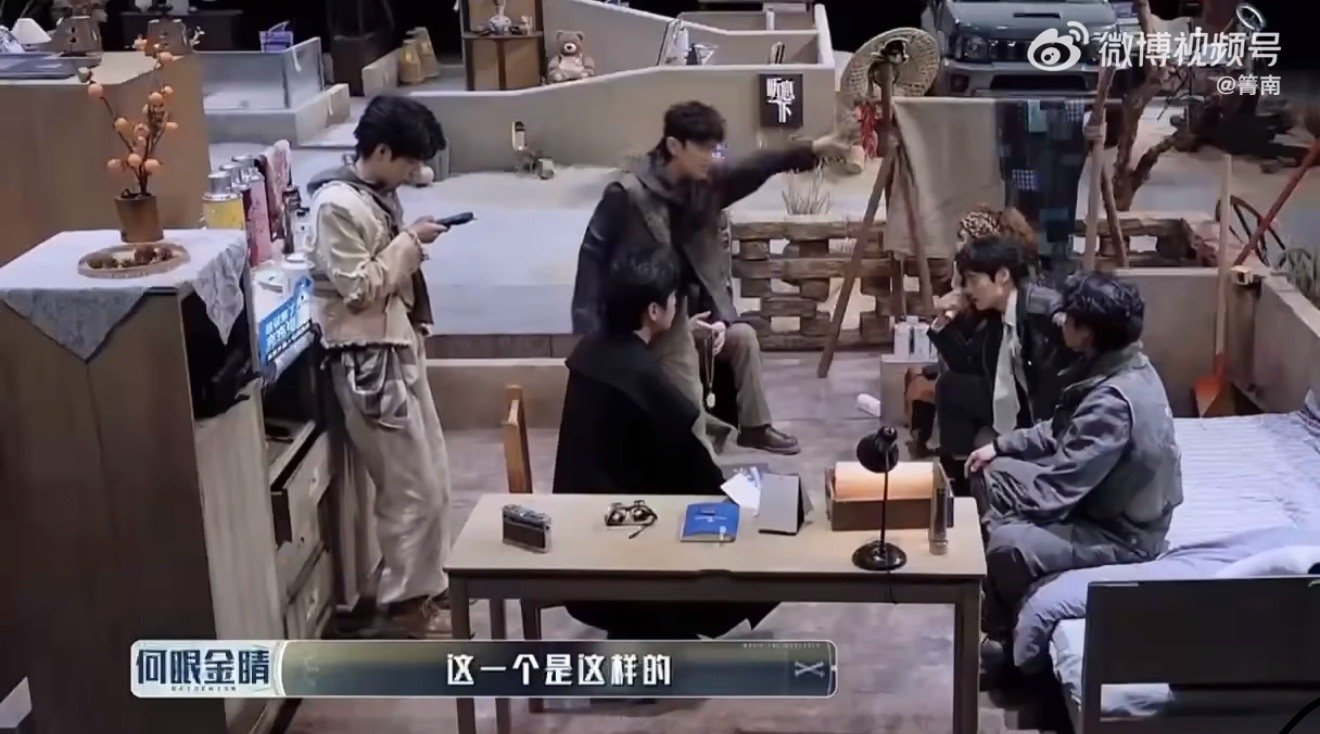 何炅吴昕同框就不缺名场面 吴昕这波“嘴瓢”操作太绝了！一句调侃让何老师哭笑不得，