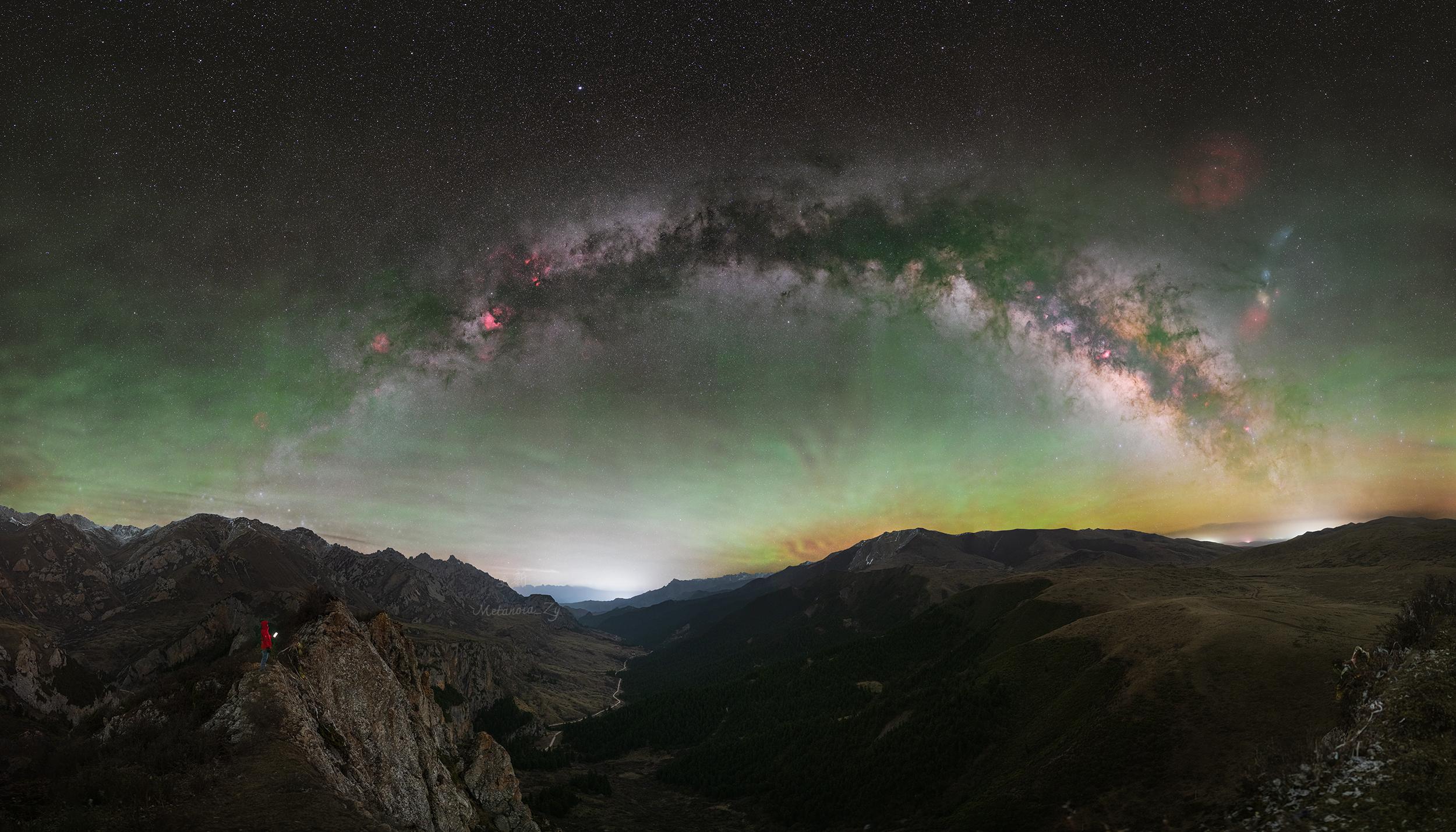 山河为席，星空为被。站在地球一角，用一束微光点亮宇宙的孤独。我们终其一...