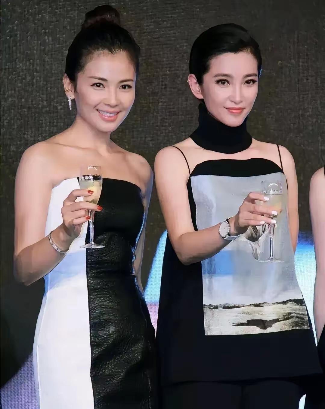 一直觉得刘涛就是美女的天花板了，可是和李冰冰同框，刘涛一下就被李冰冰秒成了村姑。