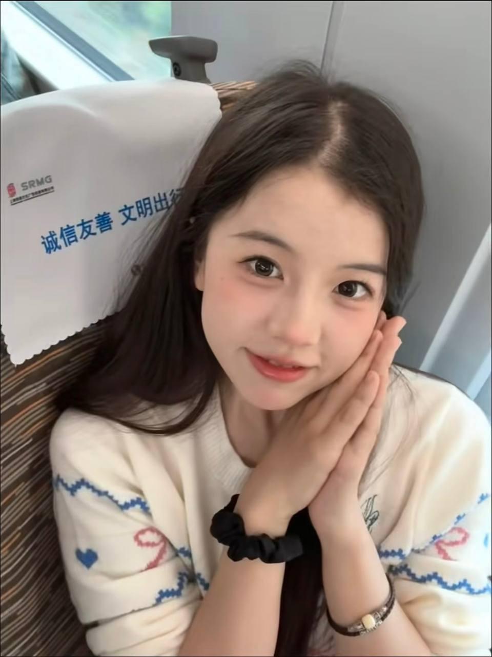 元气少女旅途中的美好瞬间元气少女 美少女 少女感微笑女孩 自然清新美少女