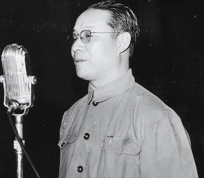 1955年，潘汉年在北京饭店被秘密逮捕，陈毅怒斥：糊涂，不可原谅！


1955