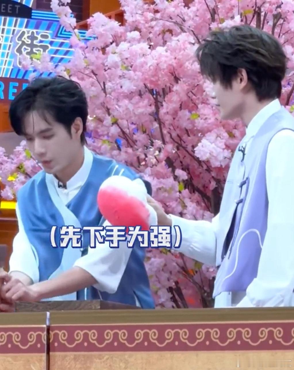 丁禹兮我想保正脸谁能想到抽卡牌游戏变成 “保脸大战”！ 张颜齐赛前嚣张放话，结果