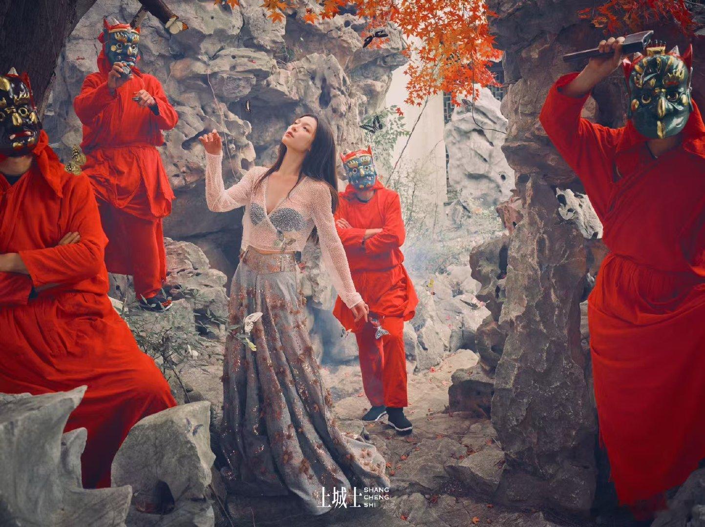 钟楚曦傩舞传承大片   钟楚曦上城士十二月封面  钟楚曦登上城士，闭年刊封面与傩