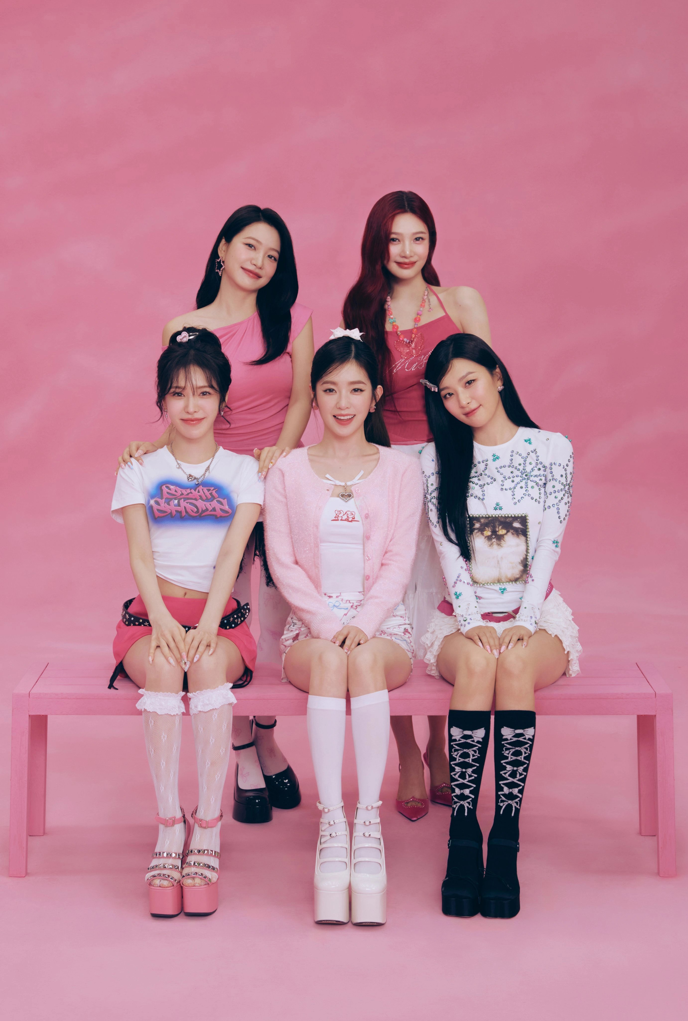 JOY透露Red Velvet目前正在为夏季回归做准备，新专辑主打曲概念是“红色