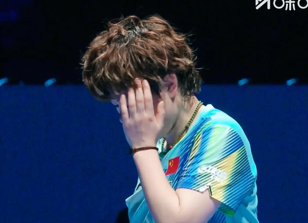 恭喜王艺迪成为首个锁定淘汰赛的球员，
     今天上午王艺迪以3：1逆转好闺蜜