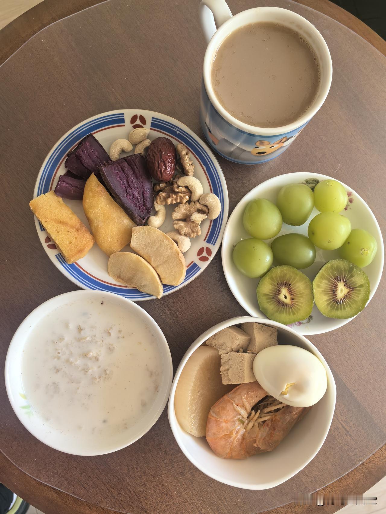 小结：早餐包含碳水以粗粮为要，蛋白质以鸡蛋为要，维生素以水果和干果为要等。