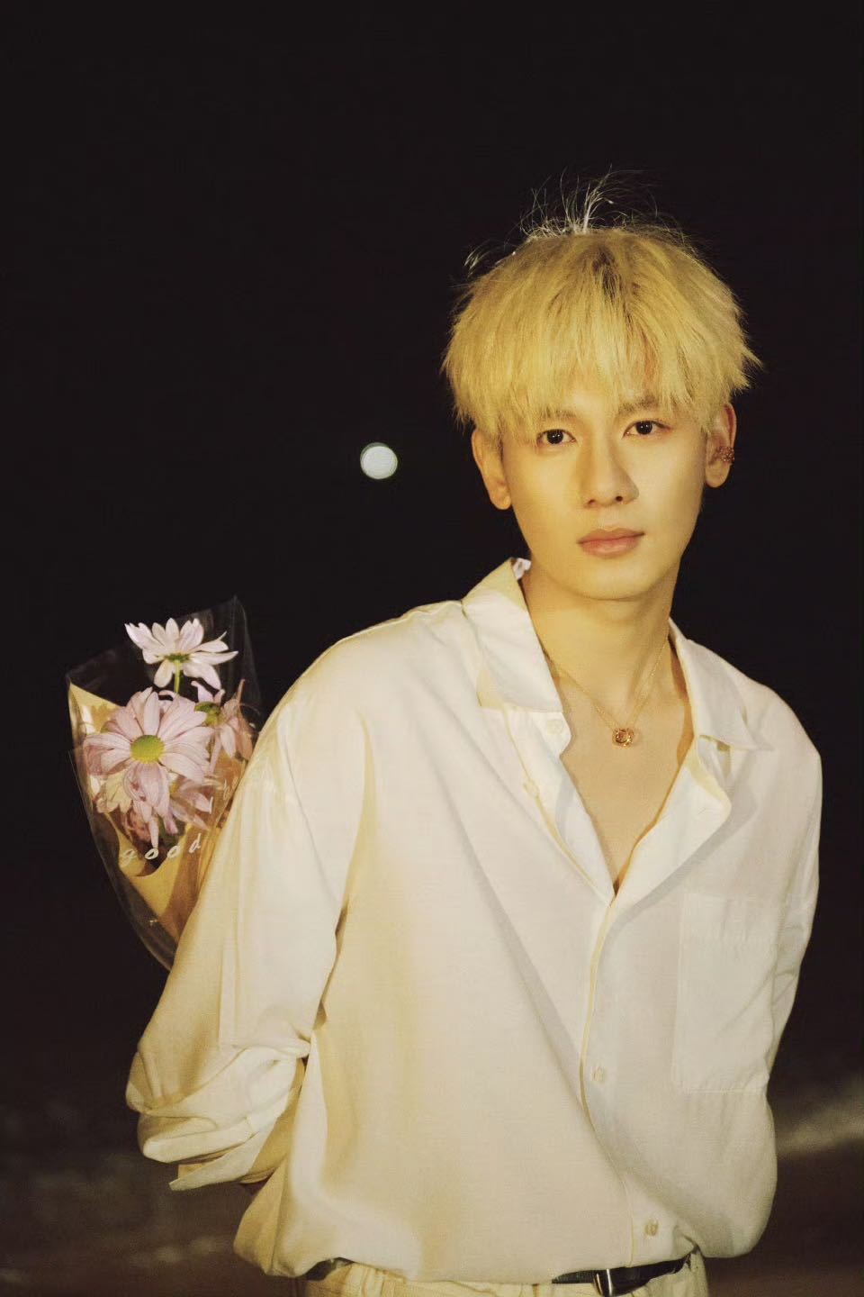 胡先煦留部偶像剧吧胡先煦金发帅的我有心事了 胡先煦你能不能来一部金发造型的偶像剧