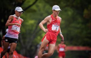 石升吉夺得亚运会男子半程马拉松竞走金牌
2026年亚运会男子半程马拉松竞走决赛，