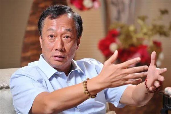 郭台铭几年前接受电视台采访时说：“我敢讲我们那个时候的伙食费和伙食标准是全中国最
