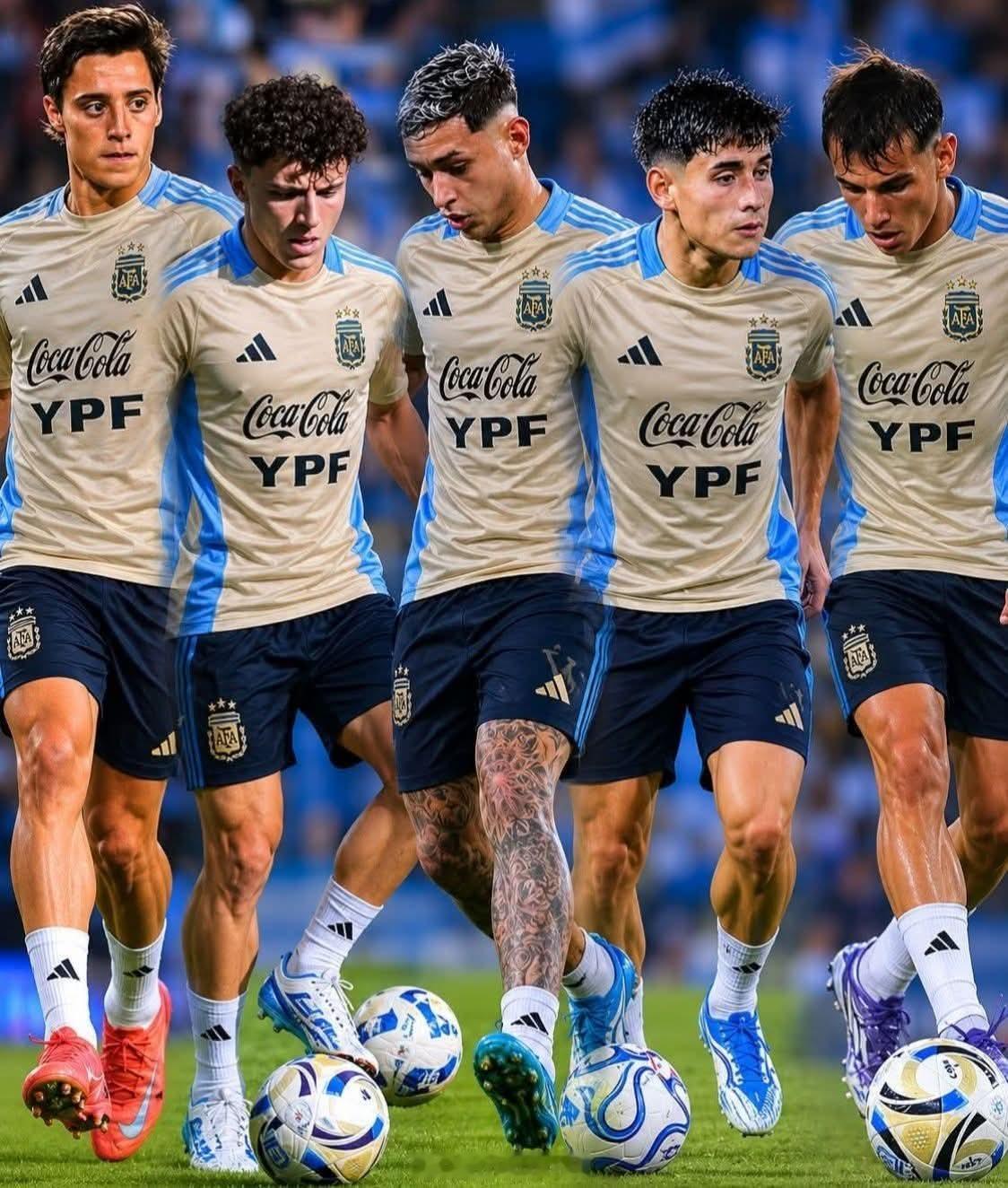阿根廷球迷俱乐部 🚨🇦🇷 五位阿根廷天才少年入选世界杯前友谊赛阵容✨：🧤