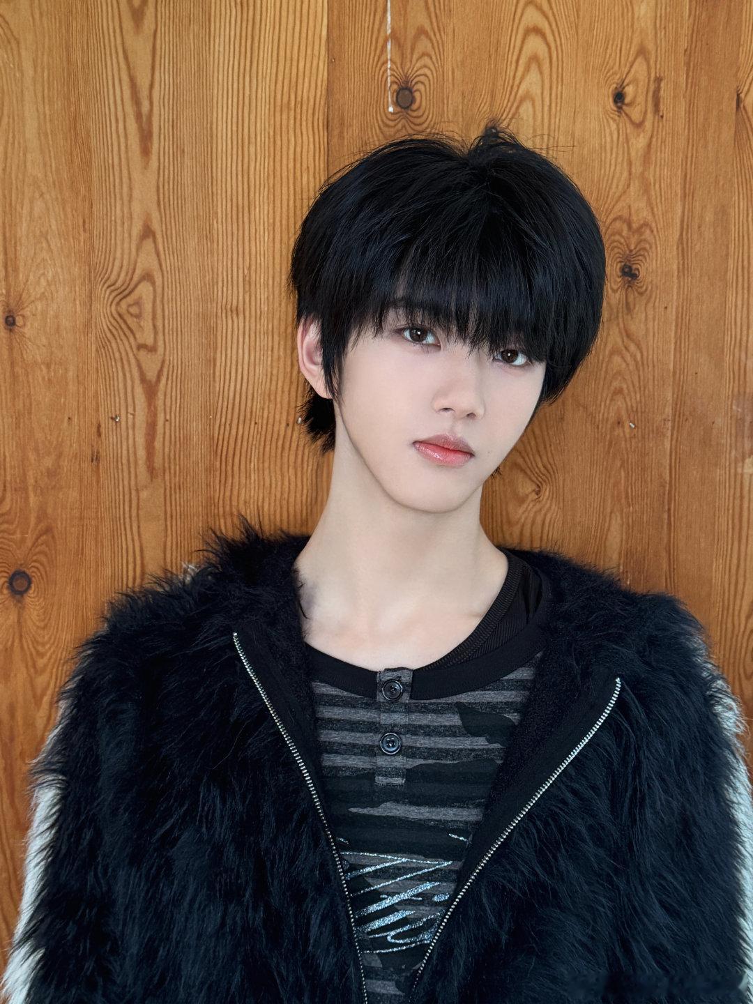 张函瑞说珍惜每次录歌张函瑞录音室随拍  张函瑞说珍惜每次录歌录音室随拍来啦！新歌