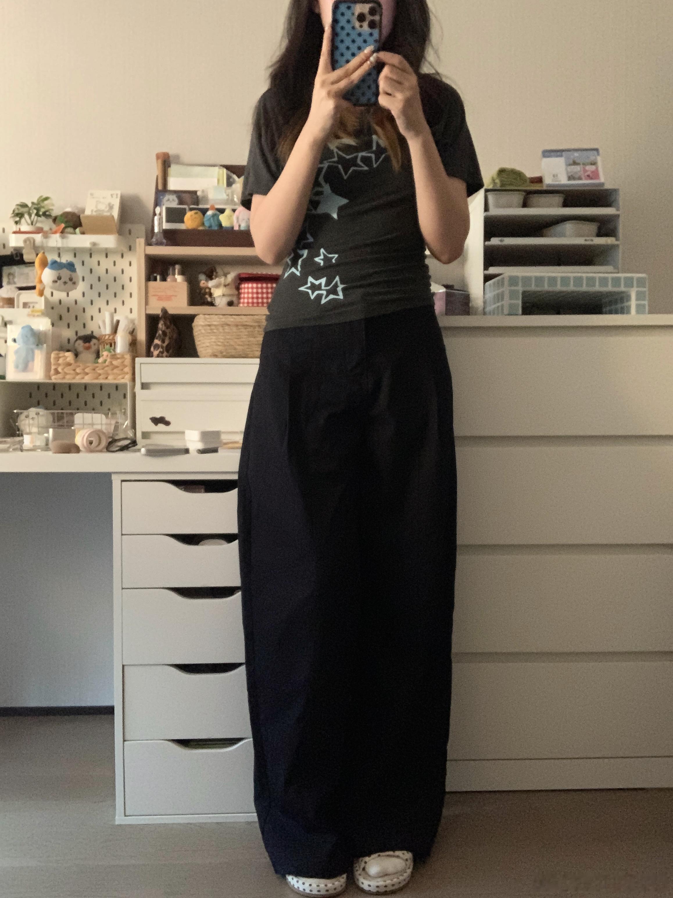 吃饭快迟到了，还是忍不住在这里欣赏半天哈哈哈哈我愿称之为梨形高妹神裤！！！！！版