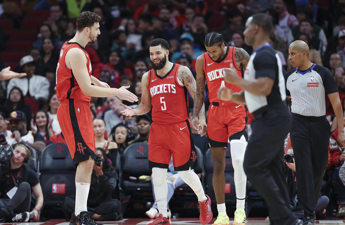 火箭和雷霆周日要干一场，你觉得谁能进NBA杯决赛？雷霆这赛季防守效率第一，火箭紧