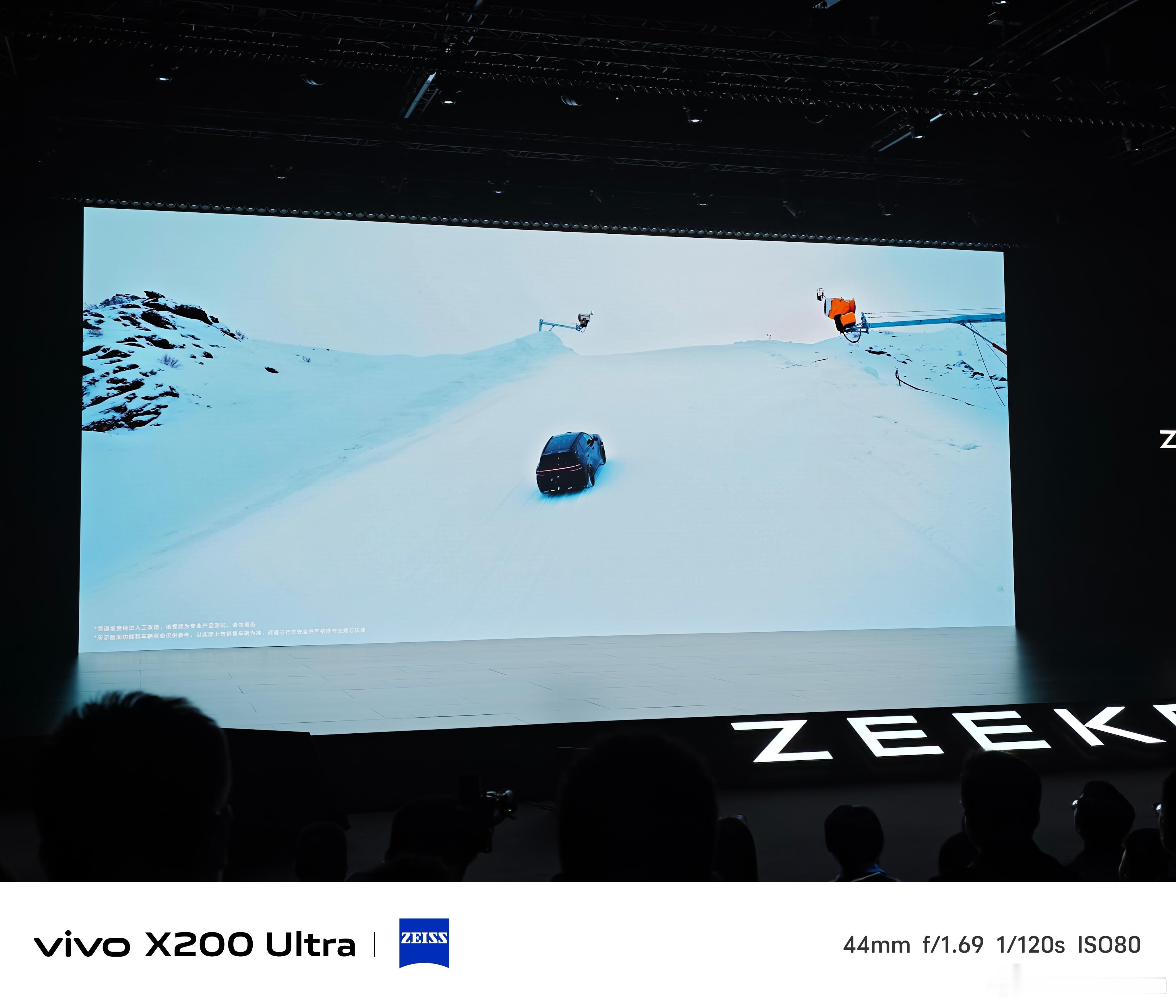 极氪8X去了我熟悉的地方新疆阿勒泰将军山滑雪场的佛光大道42度的坡啊零下25摄氏