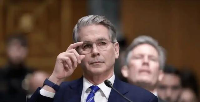 美国的狐狸尾巴终于露出来了！美国曾放出重磅信号：伊朗石油将用美元结账，俄罗斯也可