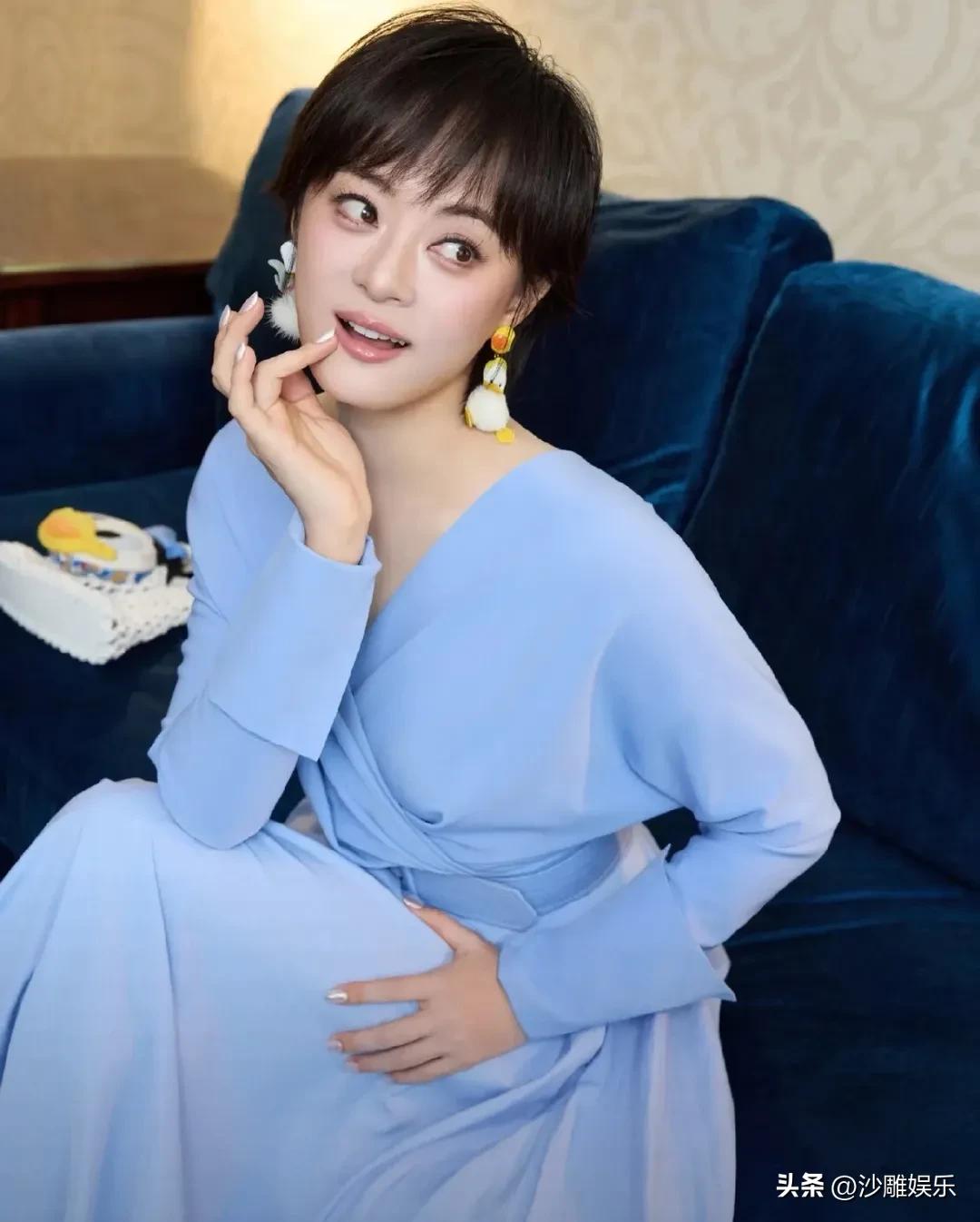 44岁孙俪，压轴登场！

6月15日，孙俪突然引起网友热议！
起因是上海迪士尼度