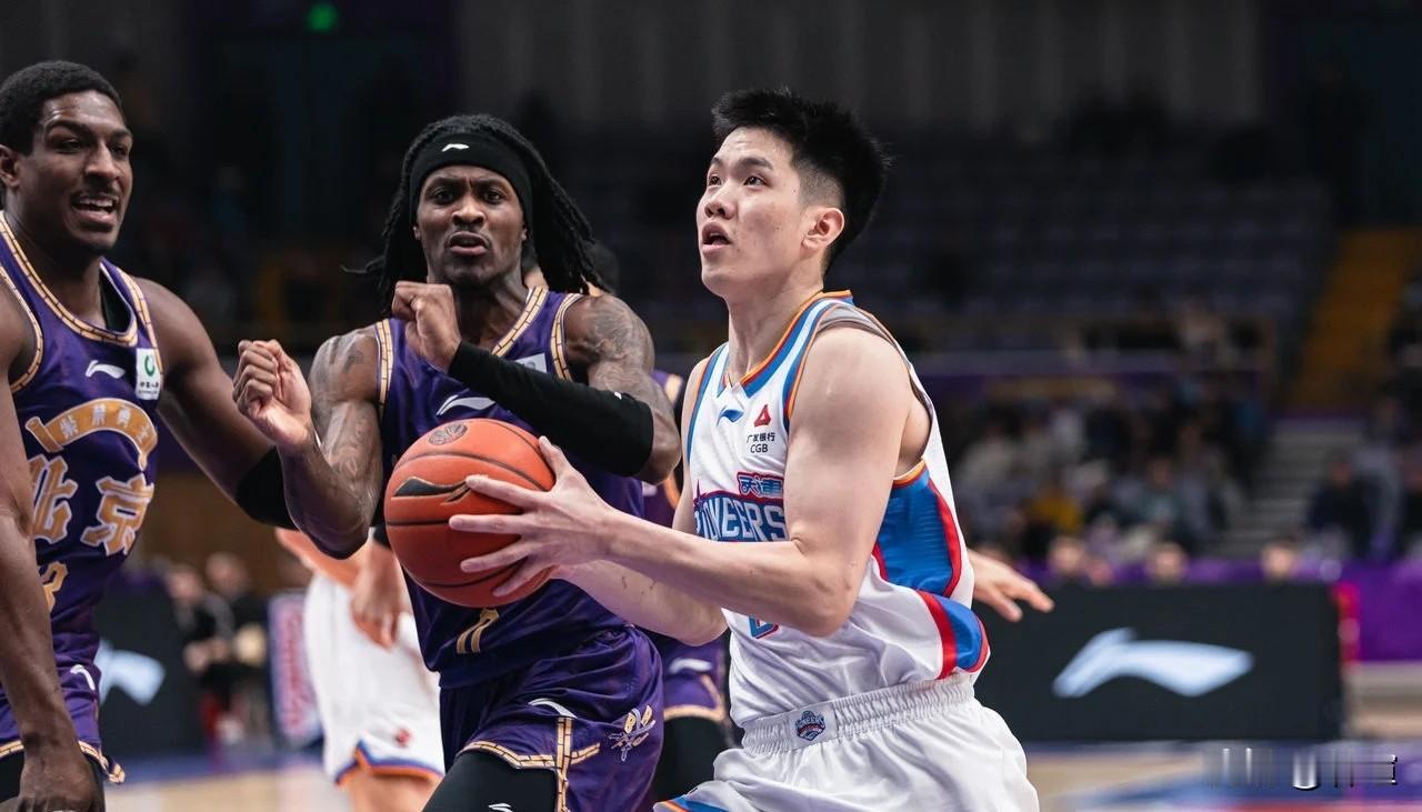 以前爱看NBA的时候，经常看到媒体用“高薪低能”评价某位薪水和数据不太匹配的球员