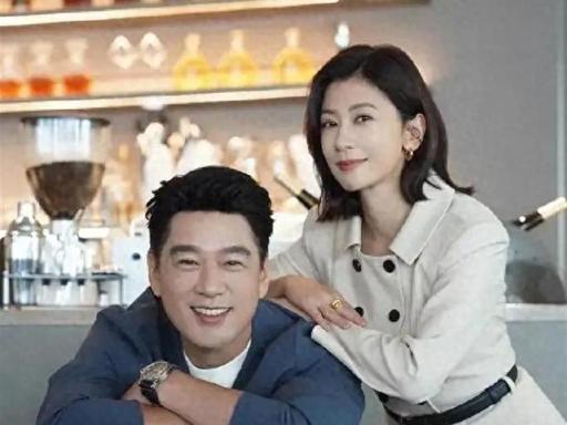 "总裁专业户"，婚后为了打游戏 4 个月不出门， 8 台电脑，20 个账号。早年